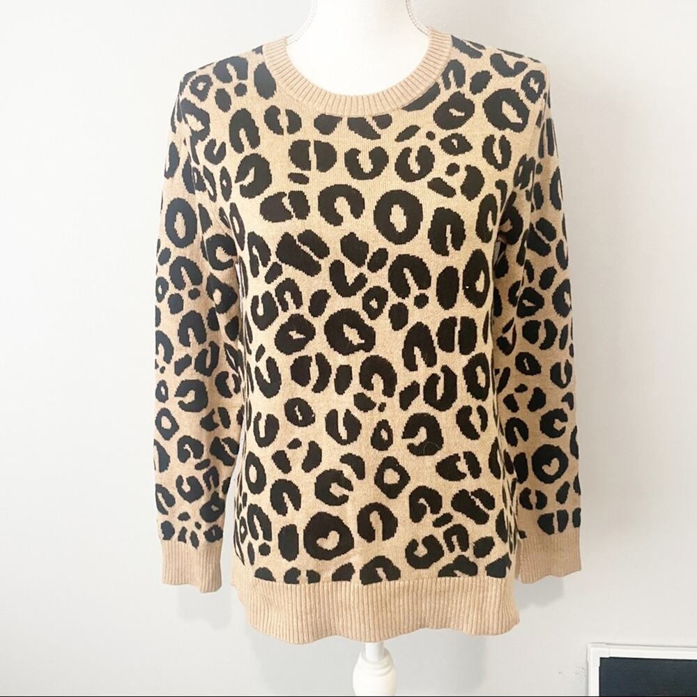 A new day leopard crew neck sweater size medium
